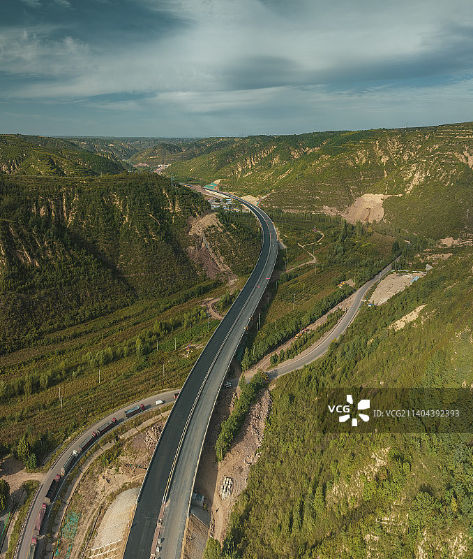 建设中的G59呼北高速公路山西吉县段图片素材