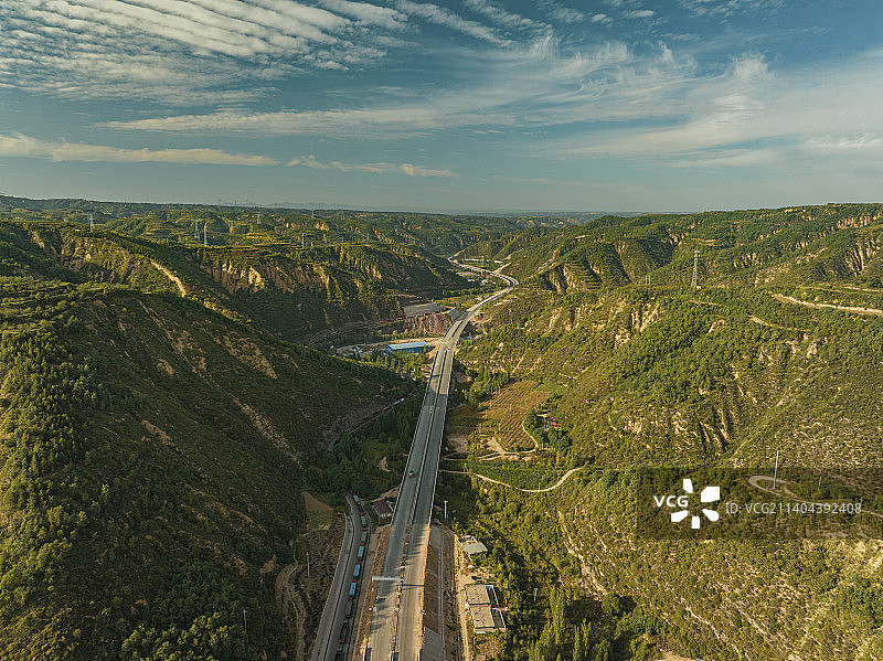 建设中的G59呼北高速公路山西吉县段图片素材