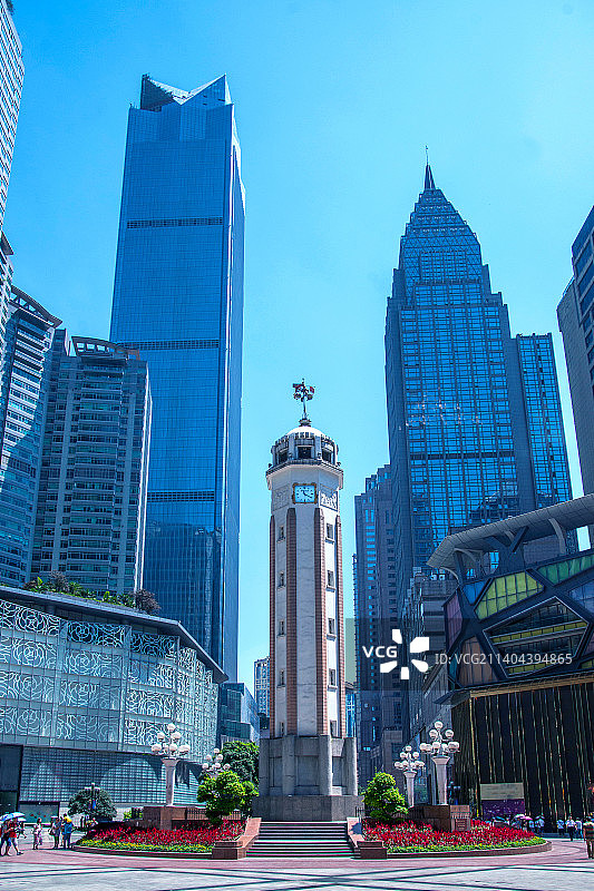 重庆市标志性建筑“解放碑”及商业区的群楼图片素材