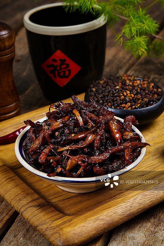 一碗油炸鸡枞菌图片素材