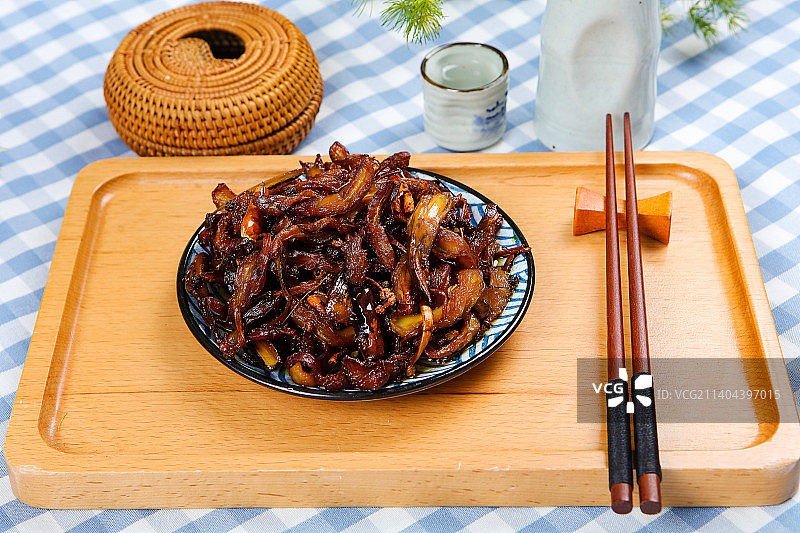 一盘油炸鸡枞菌图片素材