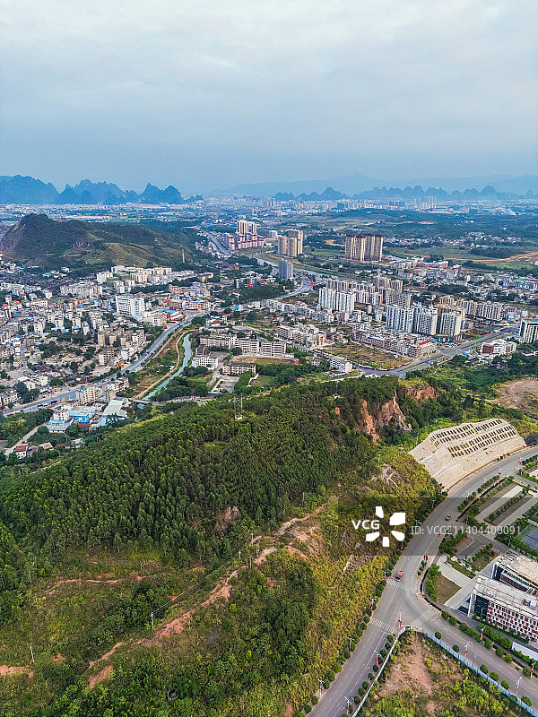 竖屏航拍广西贺州平桂区建筑图片素材