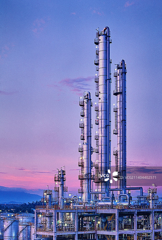 石化装置夜景图片素材