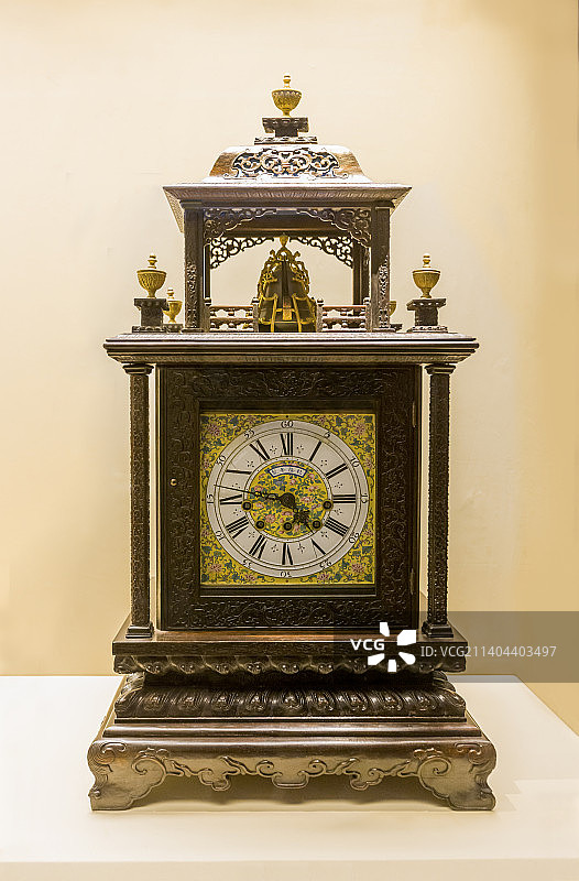 故宫藏清乾隆木楼式时刻更钟图片素材