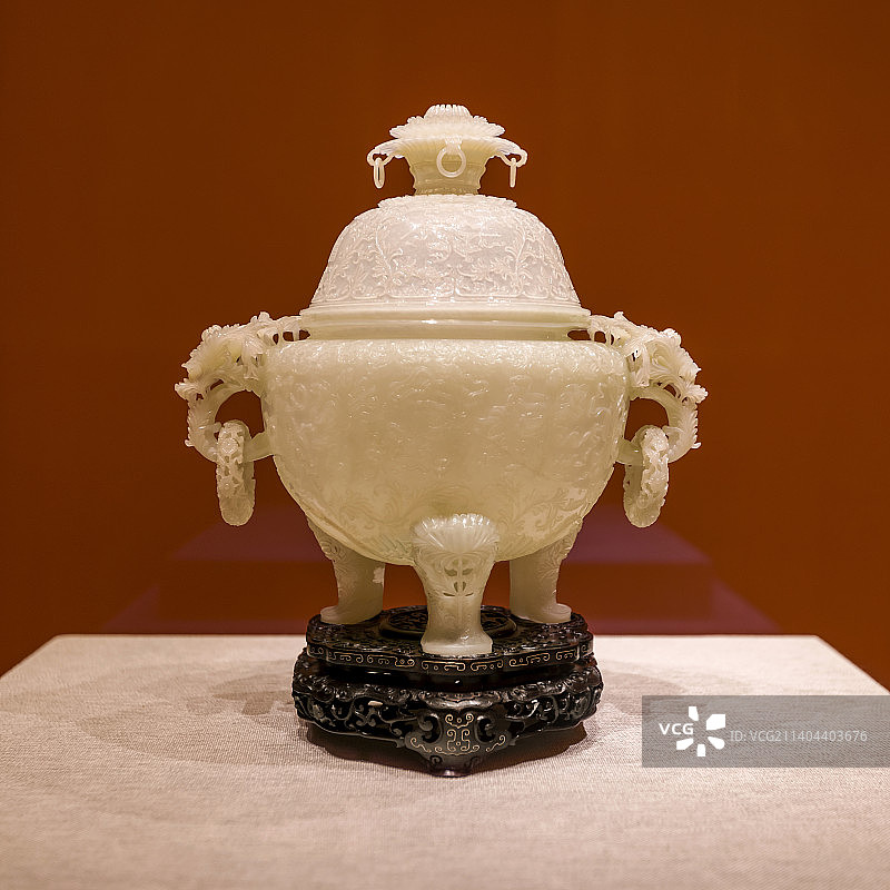 中国工艺美术馆-玉雕-白玉-薄胎炉-20世纪40年代图片素材