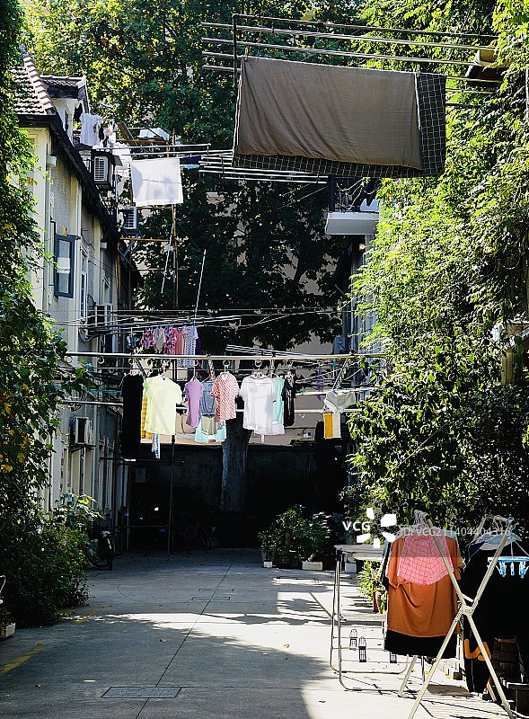 胡同里的晾衣杆图片素材