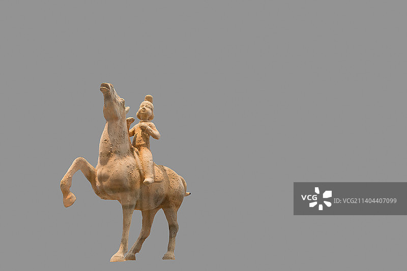 中国汉代陶工艺品，骑马俑图片素材