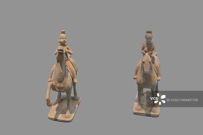 中国汉代陶工艺品，骑马俑图片素材