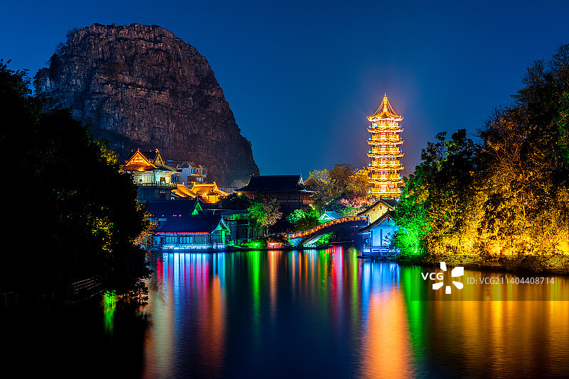 中国广西桂林木龙塔夜景风光图片素材