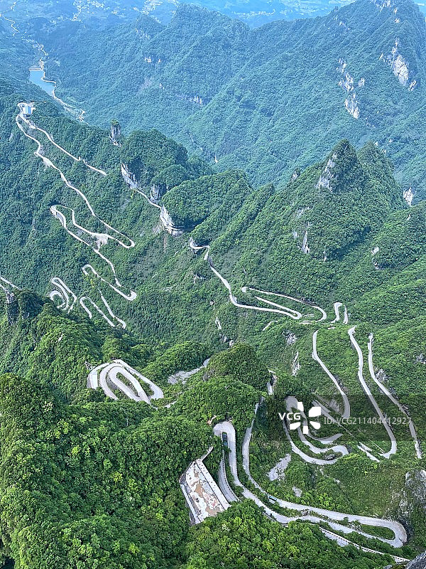 九十九个弯“通天大道”——张家界天门山盘山公路图片素材