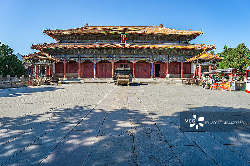 中国非都市风光拍摄主题，山东省泰安市国内著名景点泰山风景区，岱庙行宫里的天贶殿宫殿，户外白昼无人图像图片素材