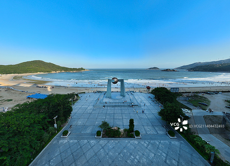 广东省汕头市南澳县青澳湾北回归线广场自然之门航拍图片素材