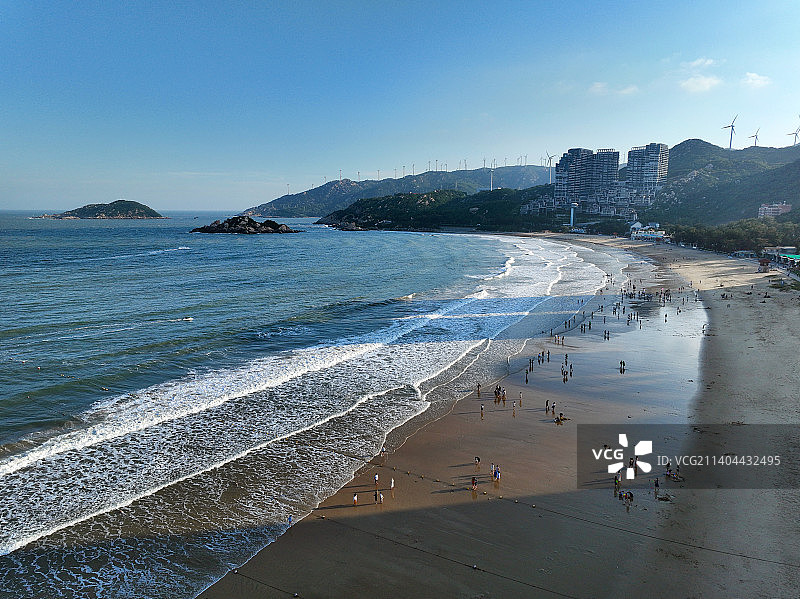 广东省汕头市南澳县青澳湾北回归线广场自然之门航拍图片素材