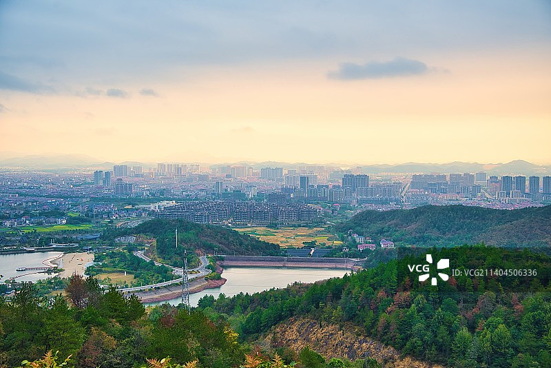 江西省 抚州市 东乡区 县城远景图片素材