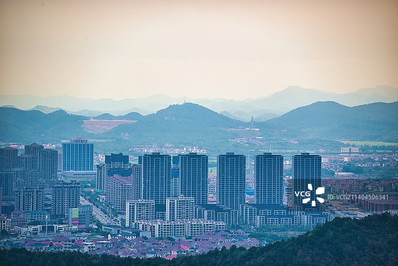 江西省 抚州市 东乡区 县城远景图片素材