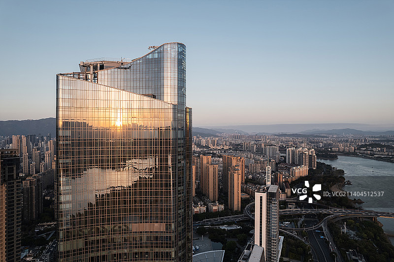 镜观夕阳图片素材