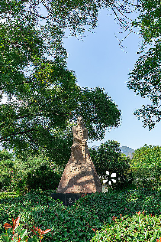 中国山东泰安著名景点泰山旅游风景区，岱庙行宫的泰山石敢当石刻，户外白昼无人图像摄影图片素材