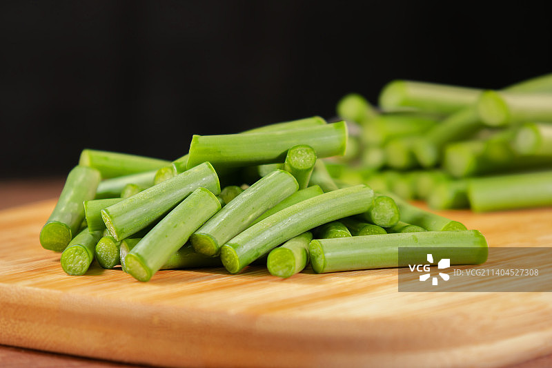 菜板上的蔬菜特写图片素材