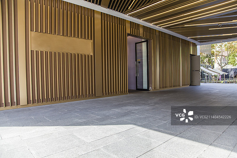 带地砖的现代建筑外观斜视构图图片素材