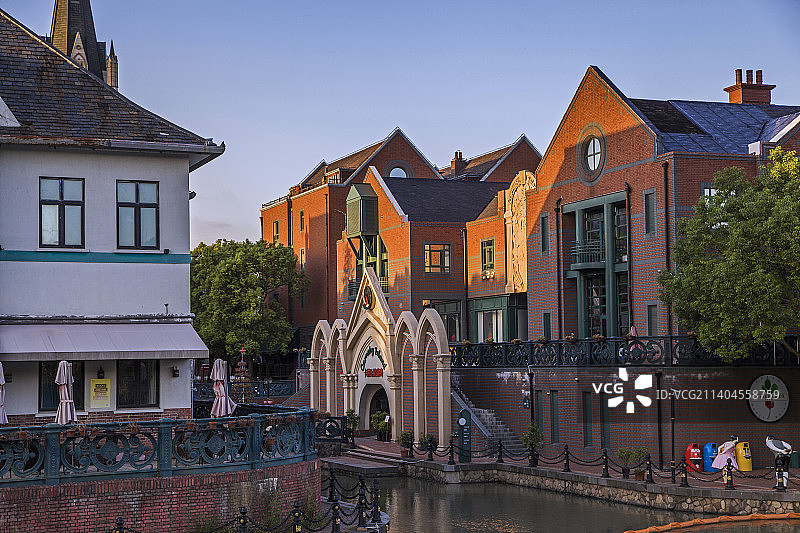 英式风情小镇红砖建筑背景图图片素材