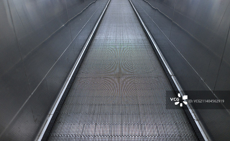 室内平坦的传送带图片素材
