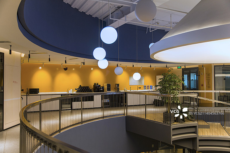 办公空间,环形走廊图片素材