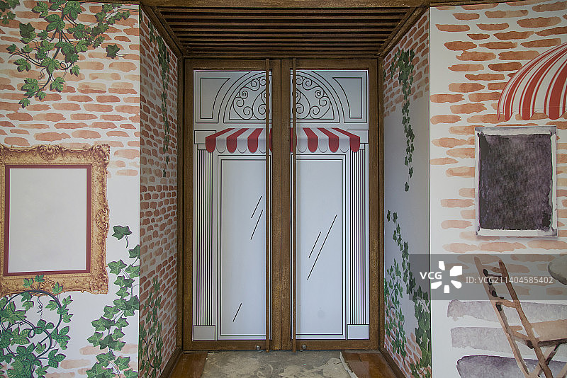 装修中的门图片素材