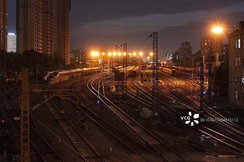 上海火车站货车停车场轨道交错图片素材