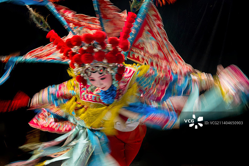 京剧演员表演穆桂英图片素材