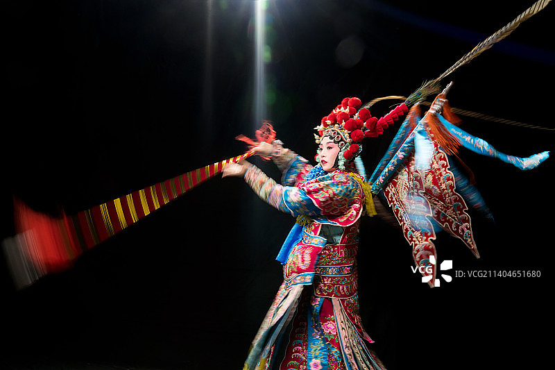 京剧演员表演穆桂英图片素材