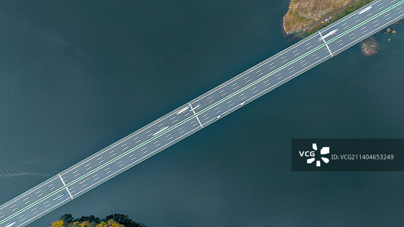 秋天的松花江高速公路大桥图片素材