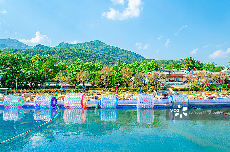 中国山东泰安市著名旅游景点泰山5A级风景区，虎山公园的水上乐园，户外无人图像摄影图片素材