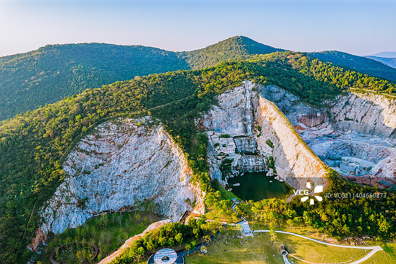 南京·汤山矿坑公园图片素材