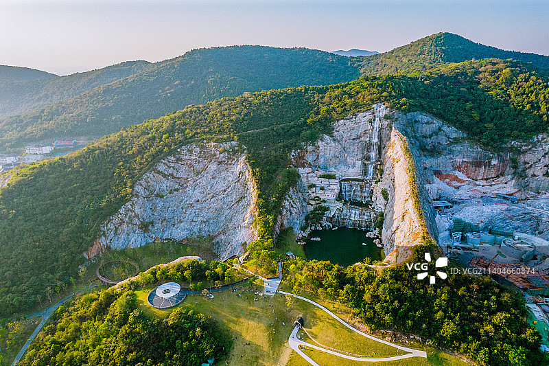 南京·汤山矿坑公园图片素材