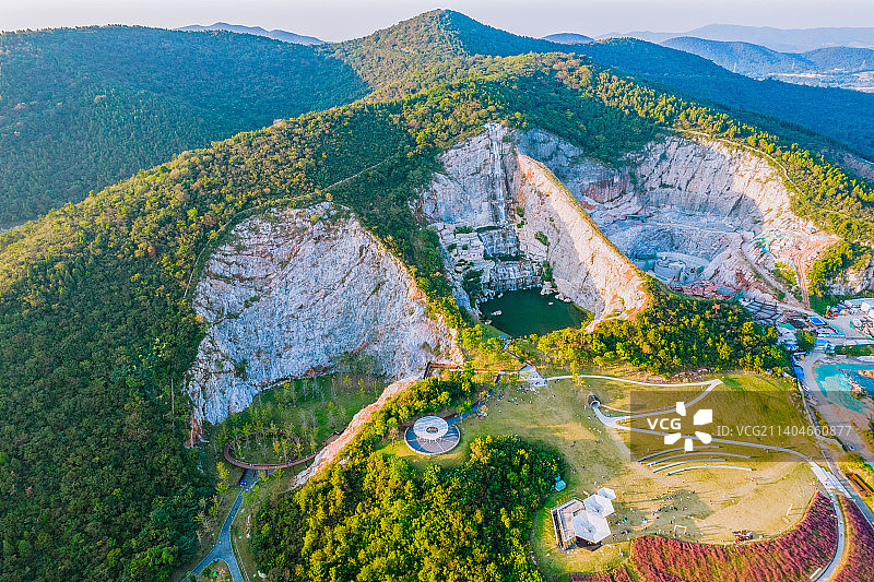 南京·汤山矿坑公园图片素材
