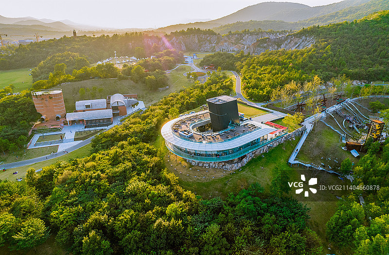 南京·汤山矿坑公园图片素材