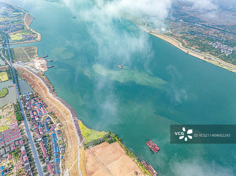 江西新干，久旱逢甘霖，赣江上空万里流云图片素材