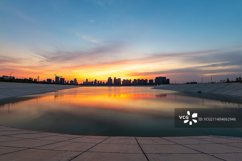 荥阳城市建筑落日余晖图片素材