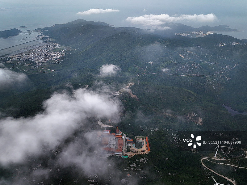 广东省汕头市南澳县南澳岛生态旅游区叠石岩风力发电场航拍图片素材