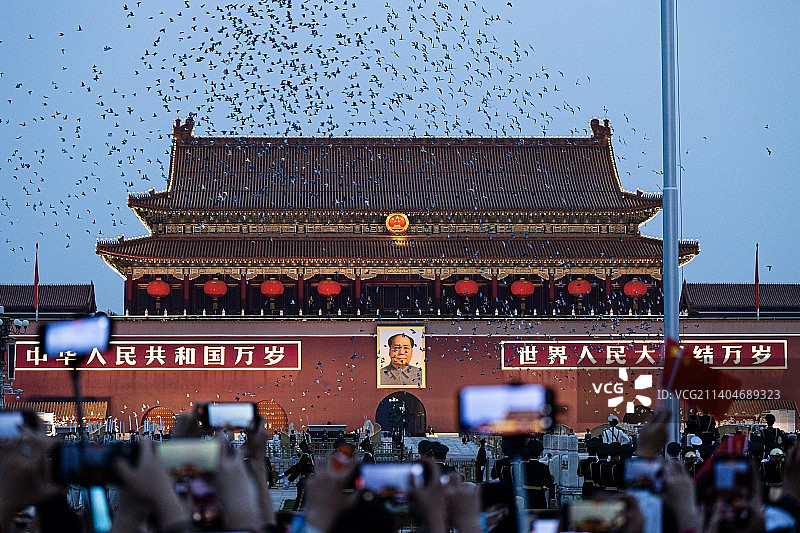 国庆升旗仪式时的天安门广场图片素材