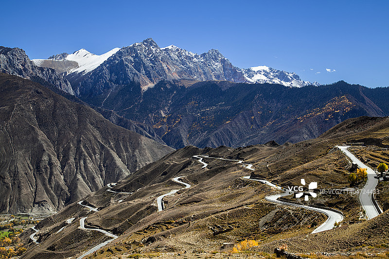 天路弯弯图片素材