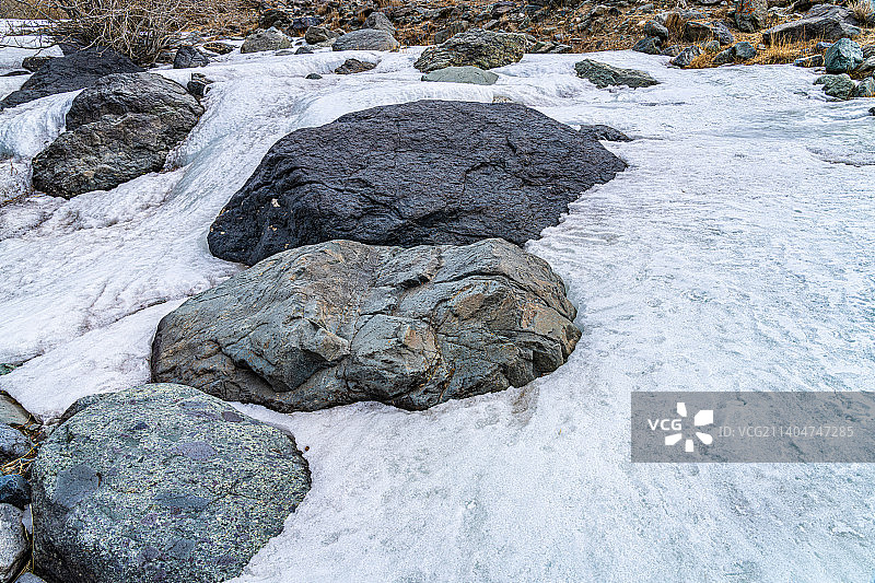 新疆昆仑山玉矿  山路 石料 岩石图片素材