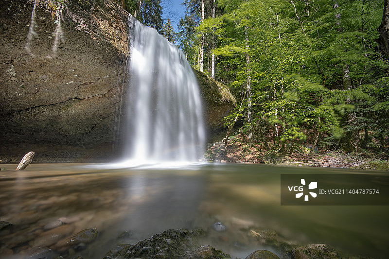奥地利弗拉尔贝格州布雷根茨森林瀑布美景图片素材
