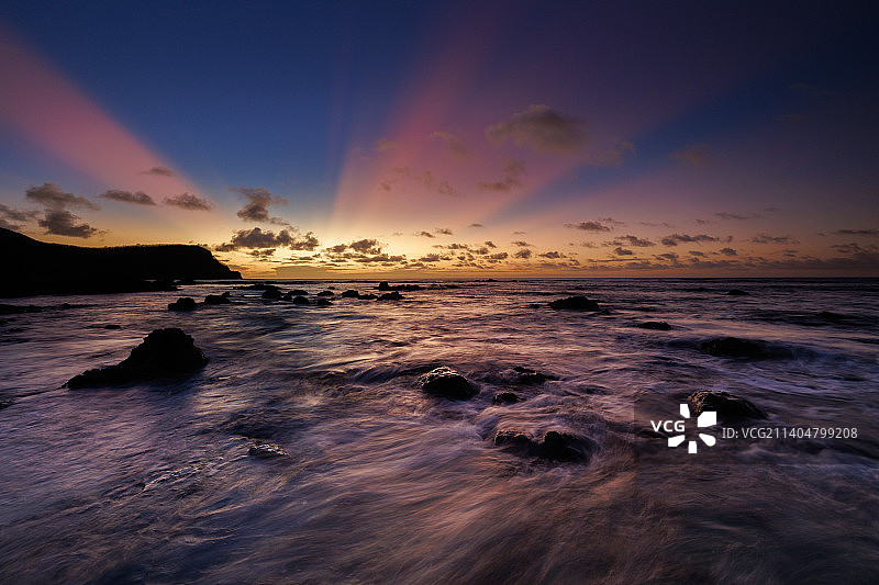 斐济亚萨瓦岛的日落海景图片素材
