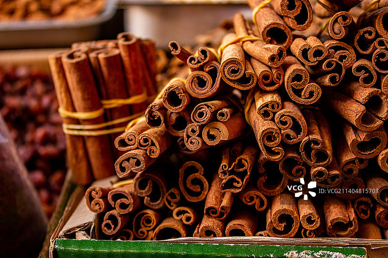 肉桂棒堆叠特写，叙利亚大马士革图片素材