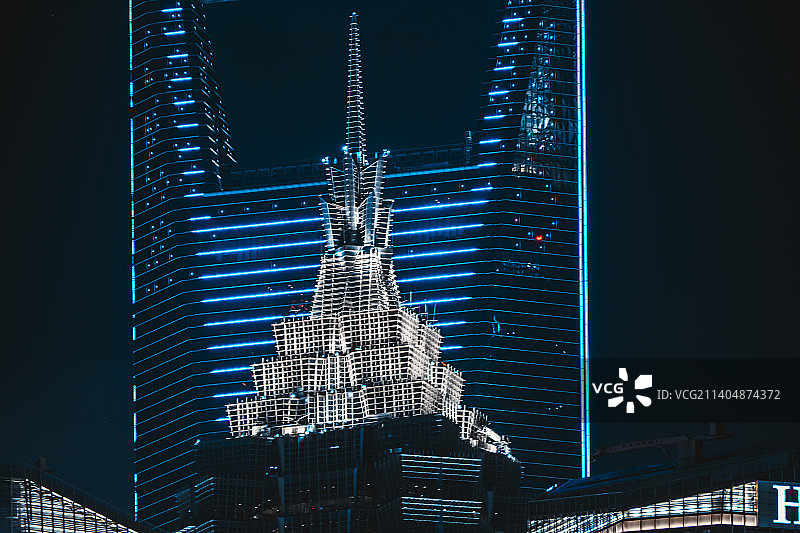 上海陆家嘴环球金融中心与金茂大厦特写夜景图片素材