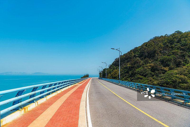 福建省漳州市东山县东山岛苏峰山环岛路与海景春季户外风光图片素材