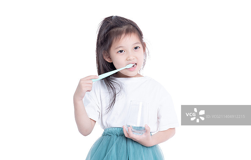 手持牙刷的小女孩图片素材