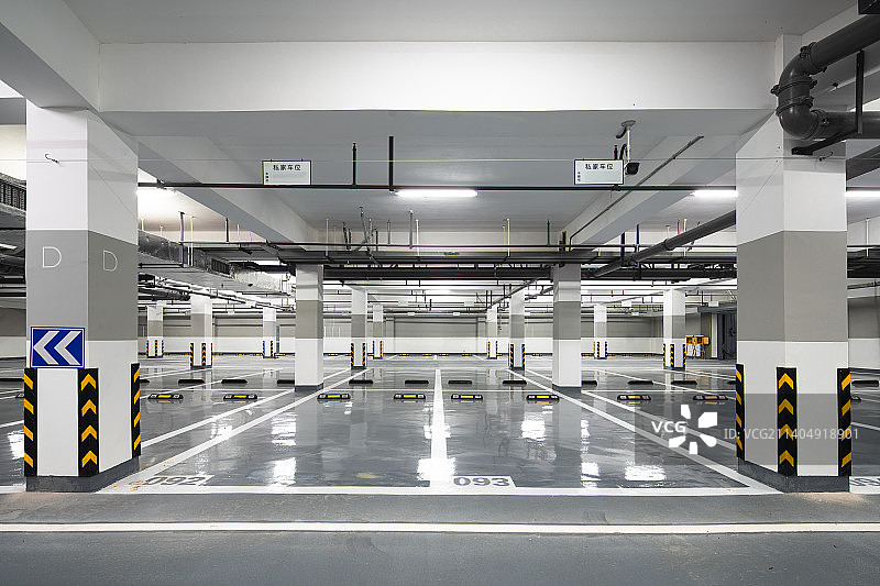住宅小区地下车库图片素材