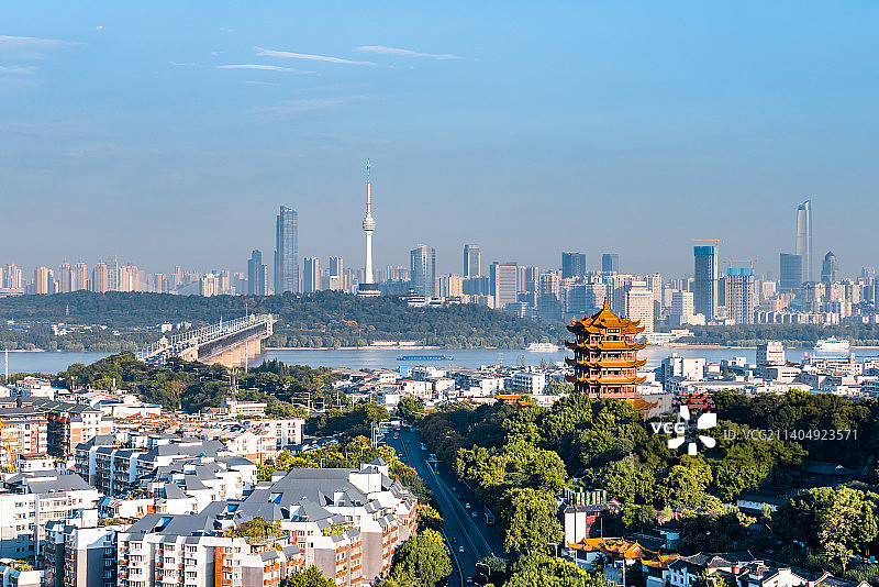 中国湖北武汉黄鹤楼城市天际线风光图片素材